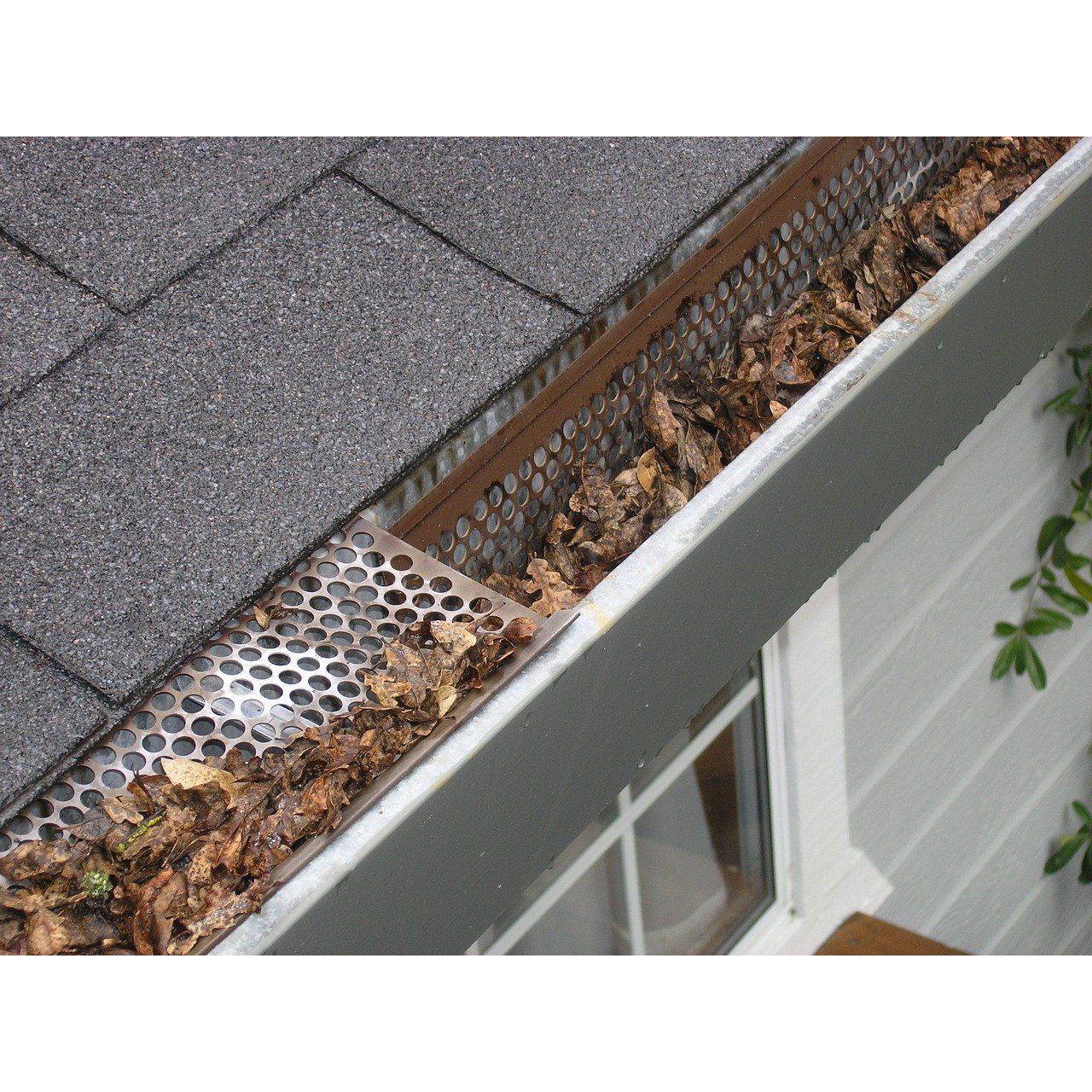 Different Types of Guttering Materials and Their Advantages