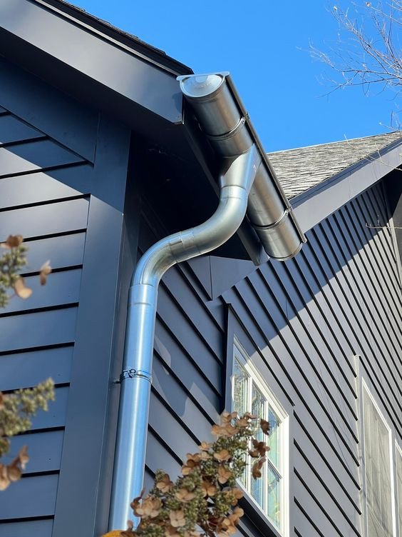 Gutter Installation: Professional Service vs DIY